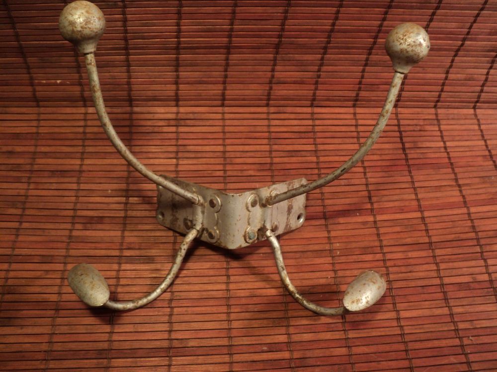 Ancien Porte-Manteau d'Angle 2 Pat�res M�tal. 40 Loches (37)