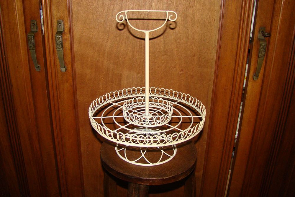 Ancien pr�sentoir / serviteur vintage
25 Gargenville (78)