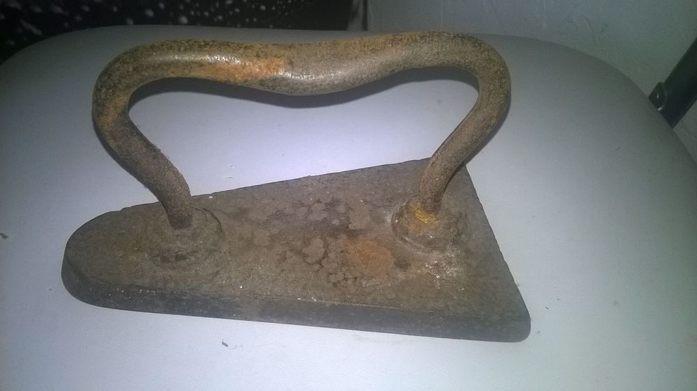 Ancien fer � repasser en fonte
4 Talange (57)