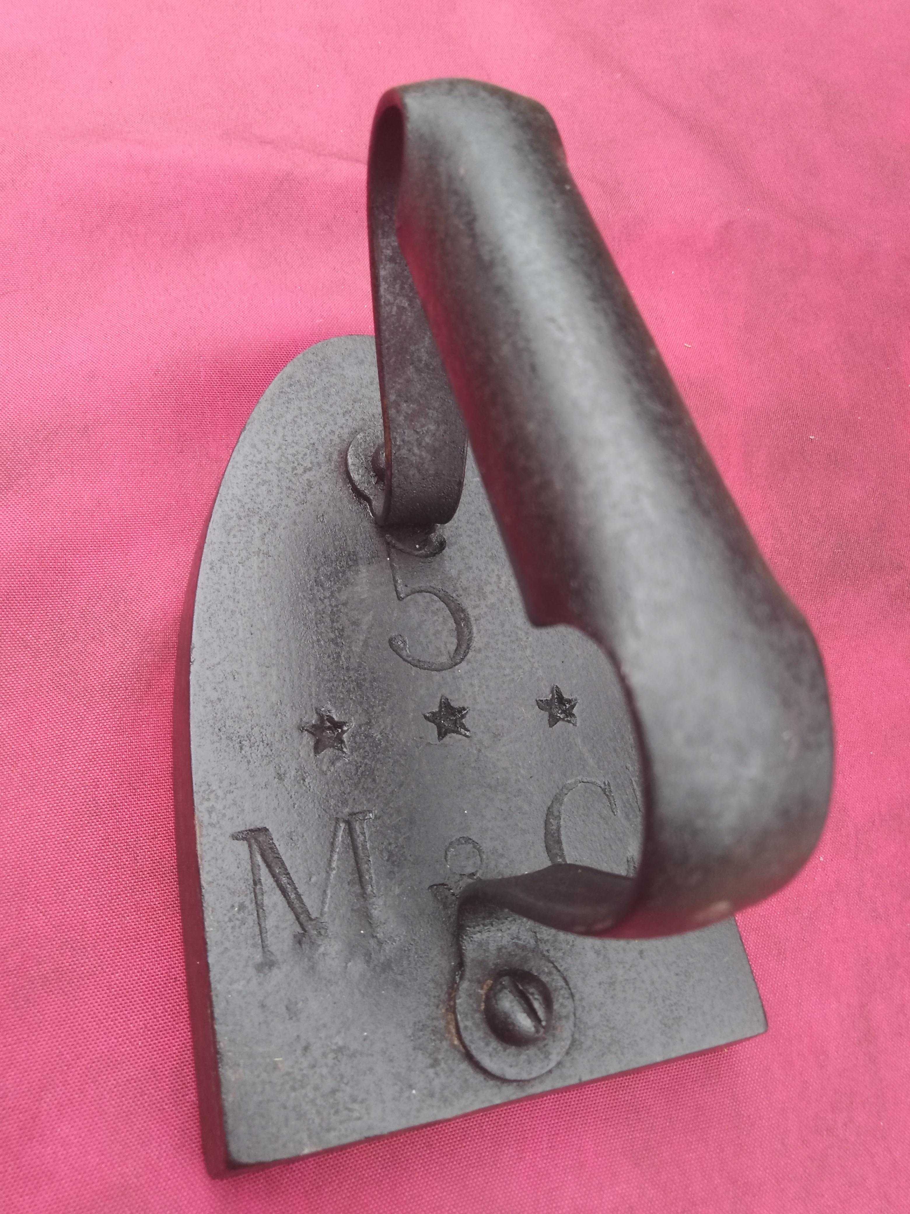 Ancien fer �  repasser longueur 15 cm (8) 5 Avermes (03)