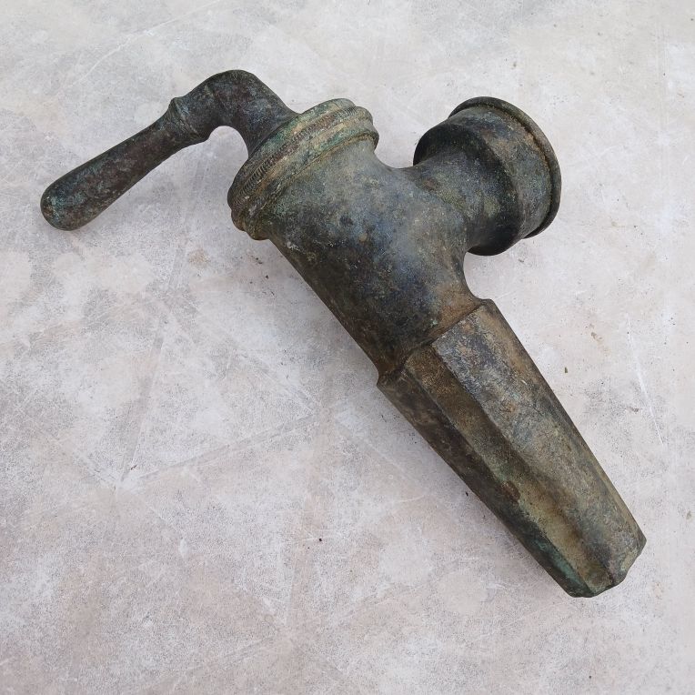 ancien robinet de tonneau en laiton massif 27 Vendeuvre-du-Poitou (86)