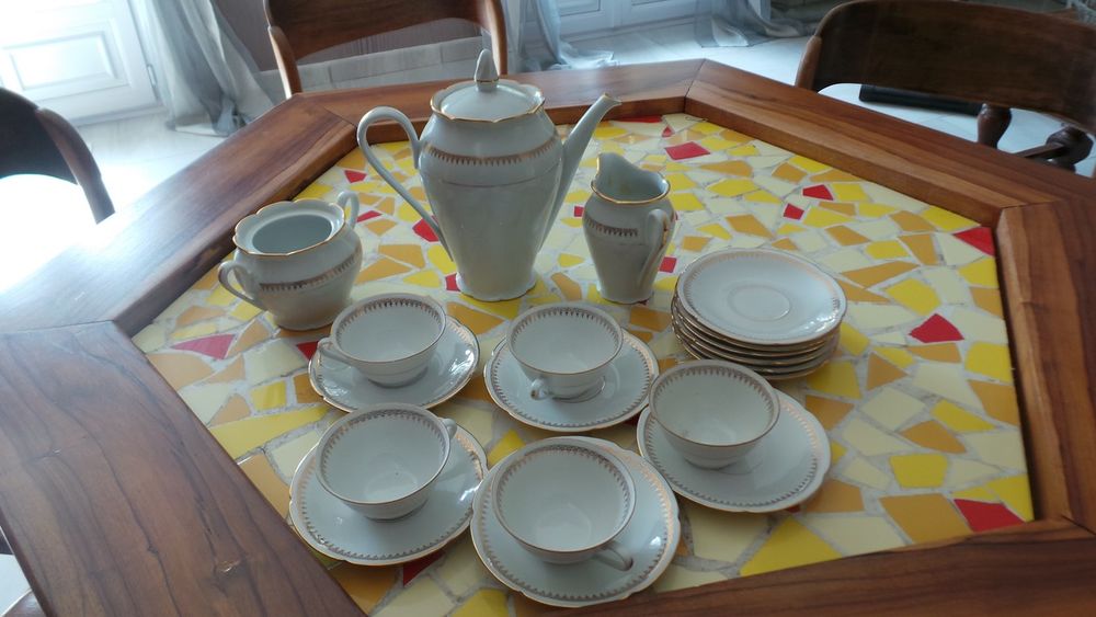 Ancien service � caf�  - Tr�s bon �tat
40 Charantonnay (38)