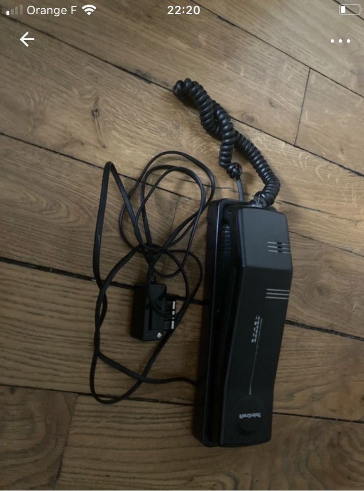 Ancien t�l�phone avec prise standard 20 Paris 14 (75)