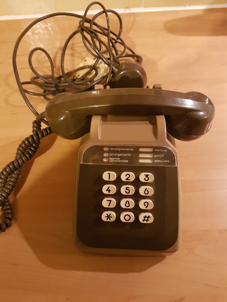 Ancien t�l�phone � touches 12 Auneau (28)
