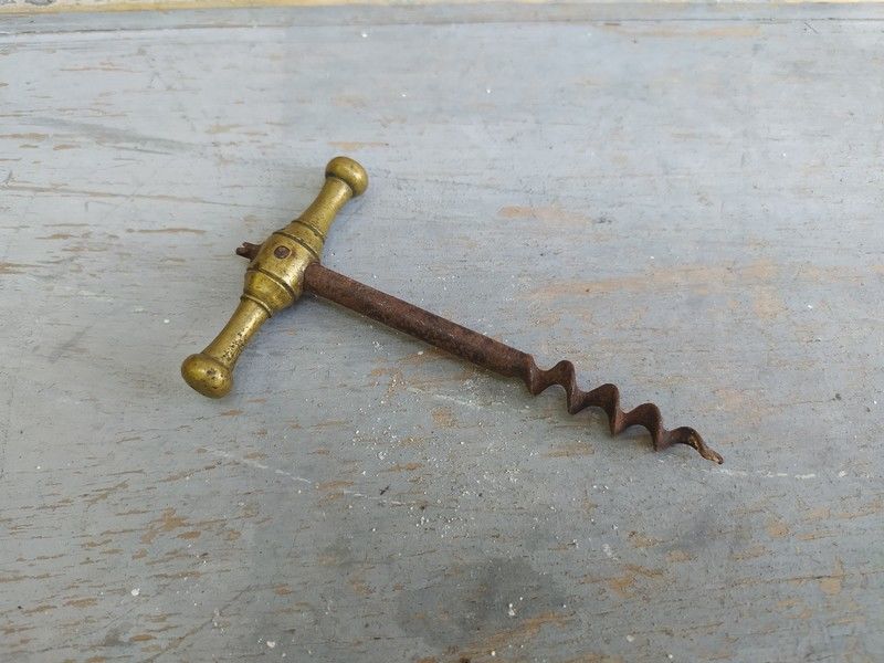 Ancien Tire-Bouchon M�tal et Bronze XIX�me / Bistro Vin.
22 Loches (37)