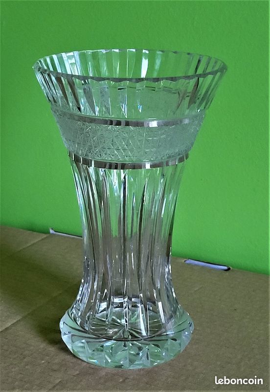 Ancien vase � facettes en cristal 35 Saint-Ferr�ol-d'Auroure (43)
