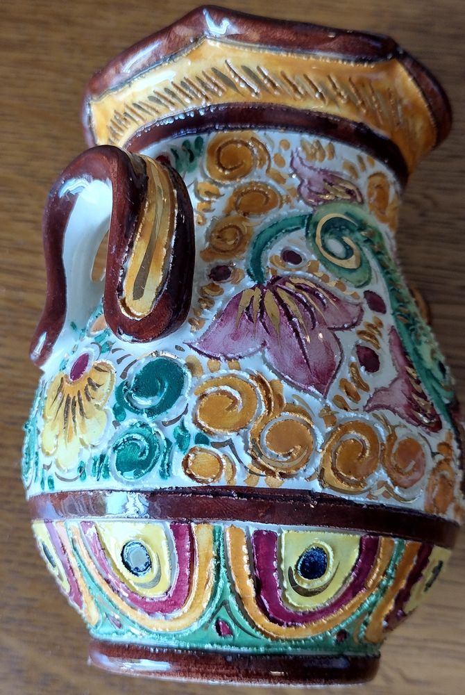 Ancien vase fa�ence
47 Aubenas (07)
