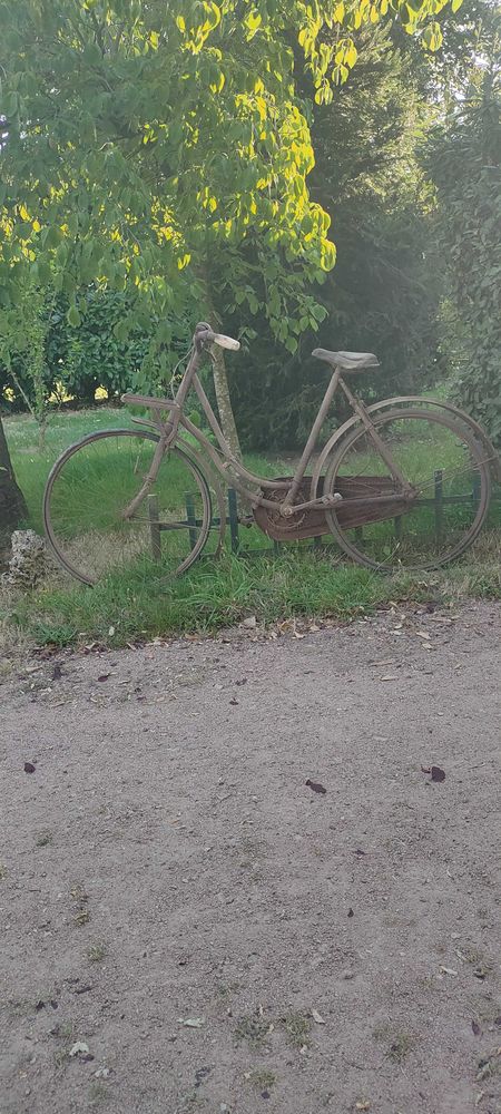 Ancien v�lo femme ann�e 1930 60 Avermes (03)