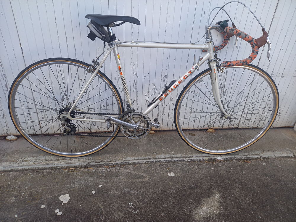 ANCIEN VELO ROUTE  PEUGEOT 200 Clairac (47)