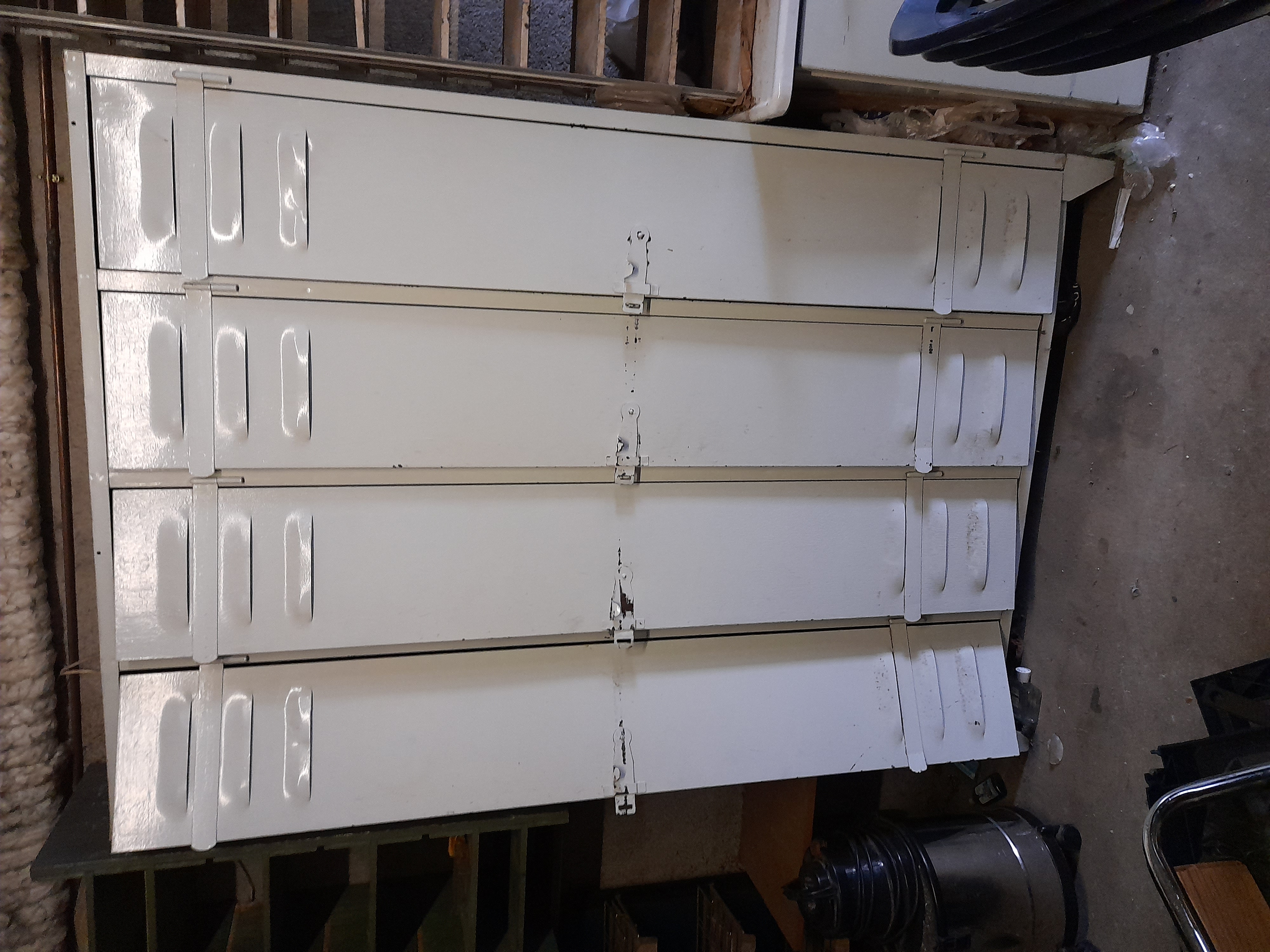 Ancien vestiaire d'usine des ann�es 30-50 50 Montlu�on (03)