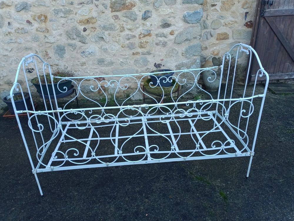 Lit ancien en fer 20 Oroux (79)