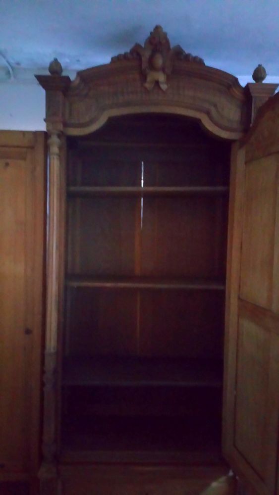 ANCIENNE ARMOIRE AVEC MIROIR 450 Nogaro (32)