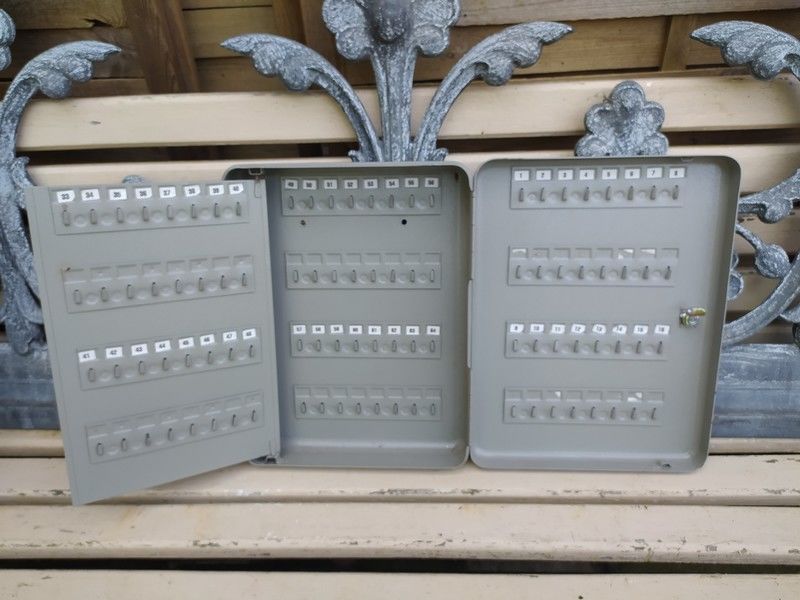 Ancienne Armoire Murale Boite � Cl�s M�tal Vintage. 20 Loches (37)