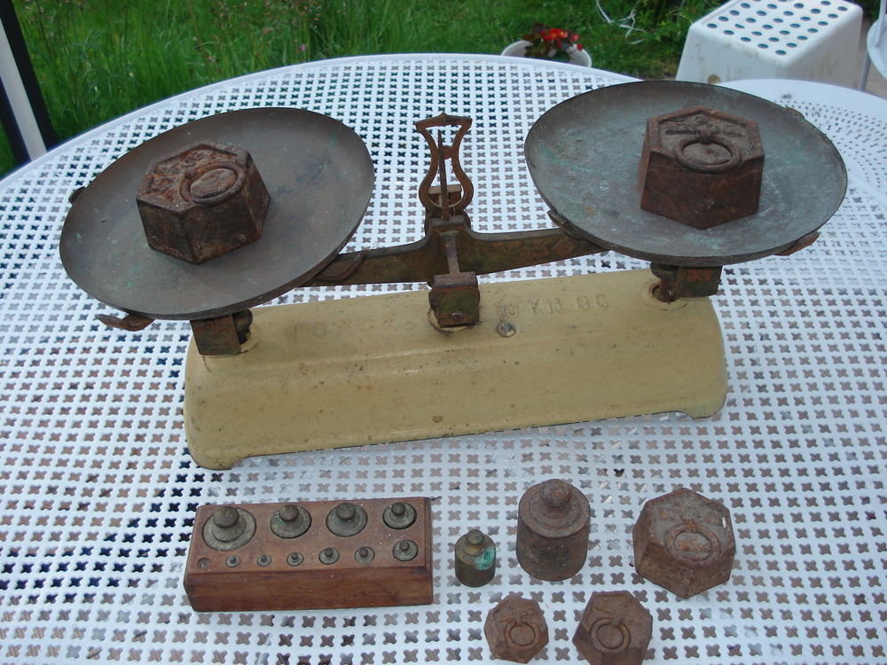 ancienne balance avec plateau 60 Fontenay-le-Fleury (78)