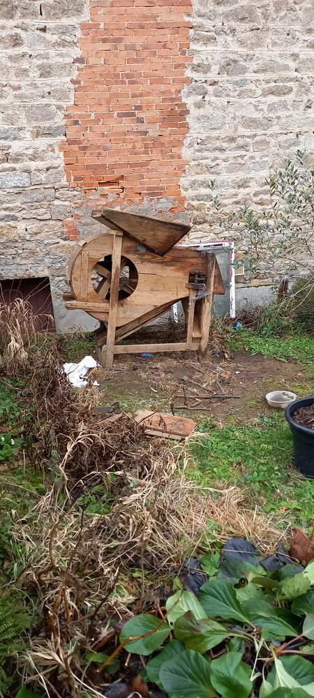 ancienne batteuse � bl� 0 Aubusson (23)