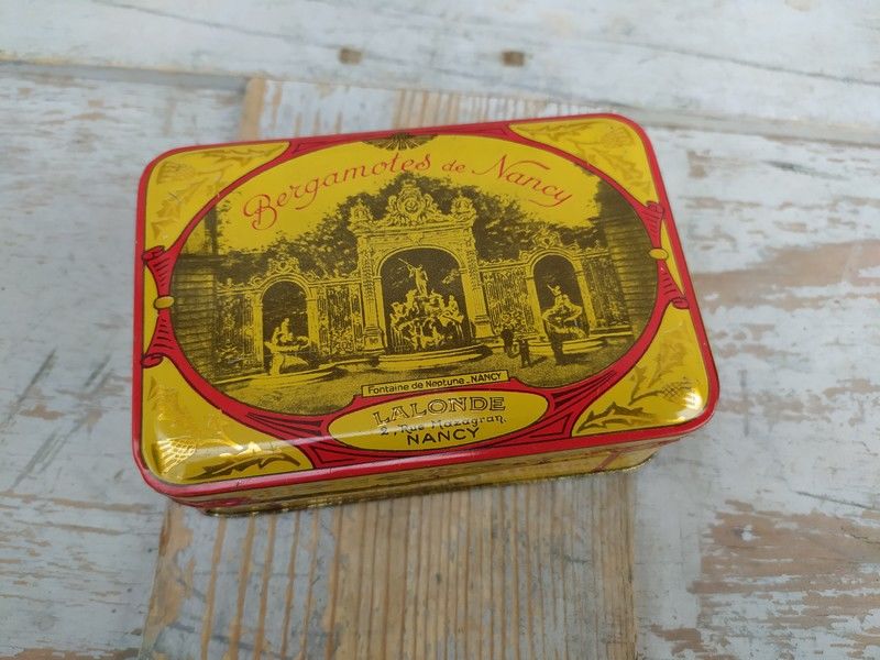 Ancienne Boite Bergamotes Nancy Fontaine de Neptune Lalonde 22 Loches (37)