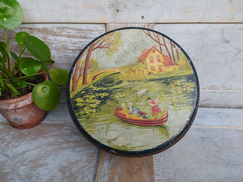 Ancienne Boite � Biscuits T�le D�cor Romantique Style XVIIIe 30 Loches (37)