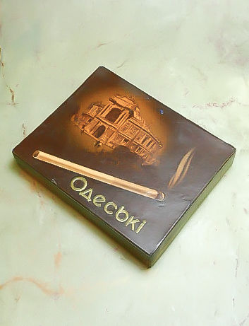 Ancienne boite de cigarettes russe 10 Montargis (45)