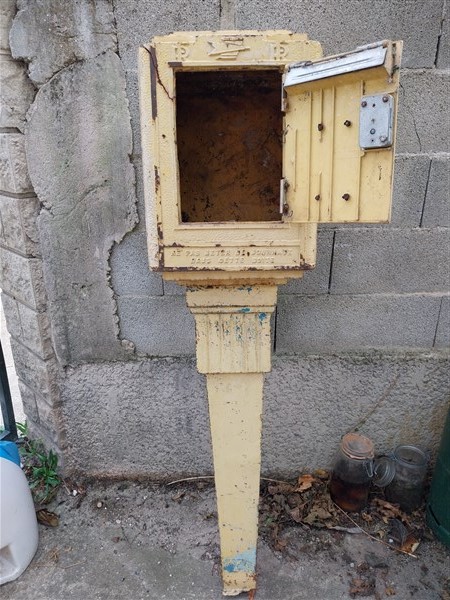 ancienne boite aux lettres des PTT 280 Camaret-sur-Aigues (84)
