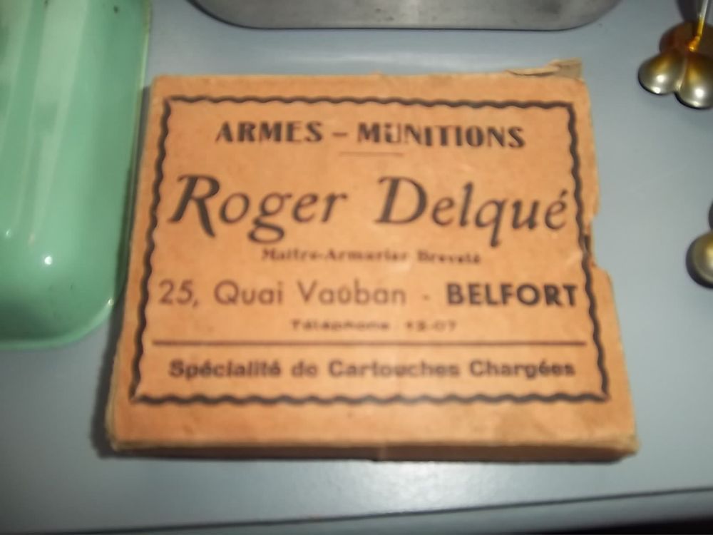 ancienne boite Roger Delqu� Maitre armurier 10 Colombier-Fontaine (25)