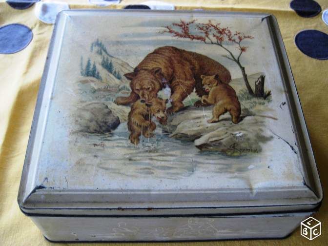 Ancienne boite en t�le VAN MELLE 12 Nyons (26)