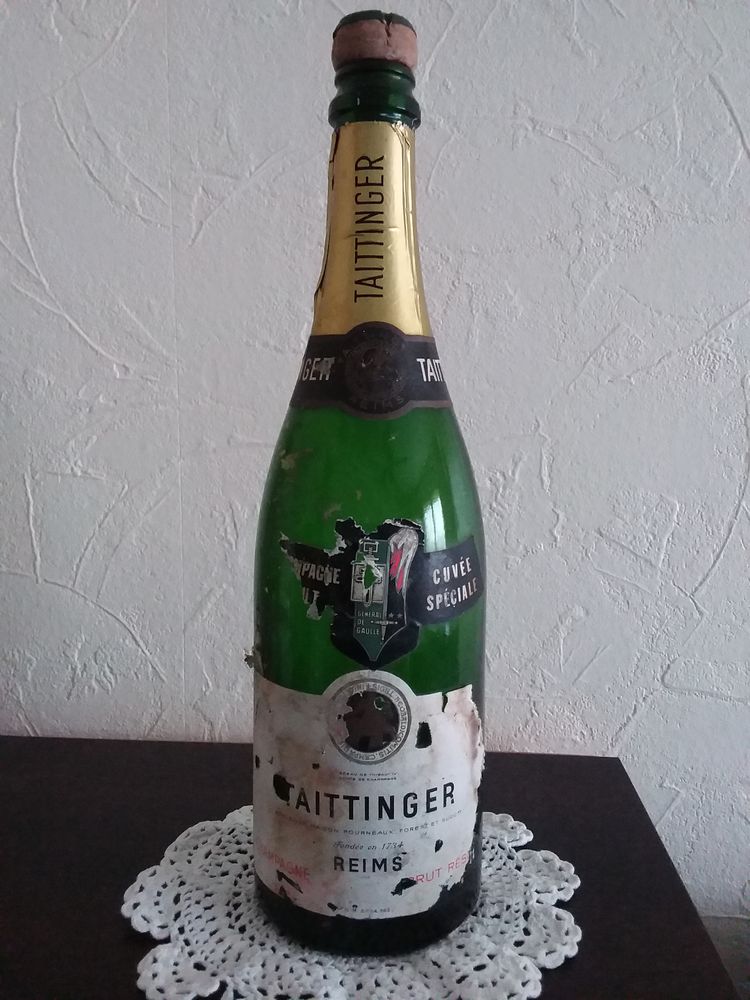 Ancienne bouteille de champagne Taittinger 30 Digoin (71)