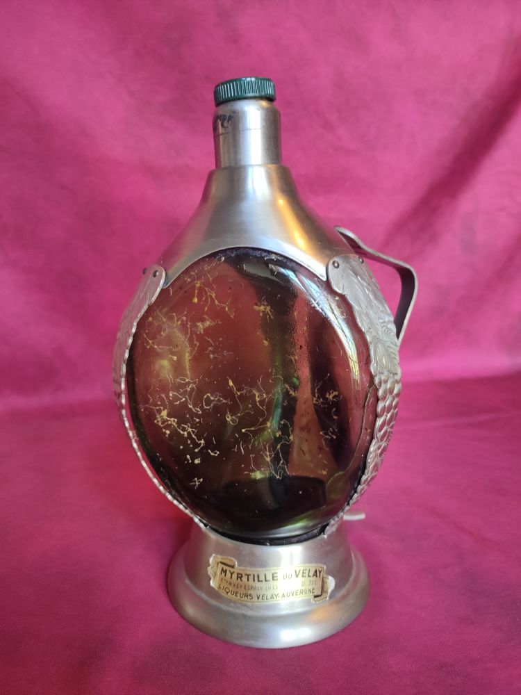 Ancienne bouteille musicale en verre et m�tal argent� 15 Avermes (03)