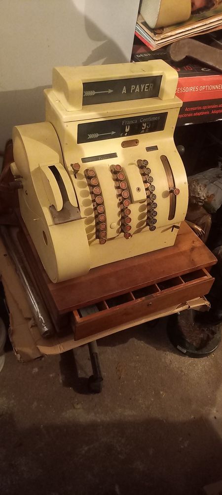ancienne caisse enregistreuse 450 Montbrison (42)