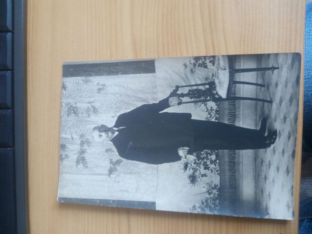 ANCIENNE CARTE POSTALE HOMME DEBOUT 5 Levainville (28)