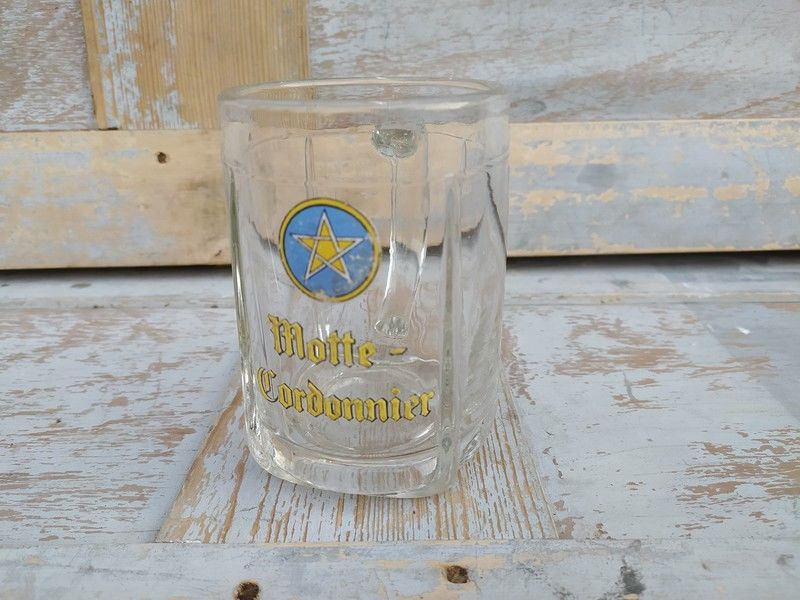 Ancienne Chope �maill�e  Bi�re Motte-Cordonnier
40 Loches (37)