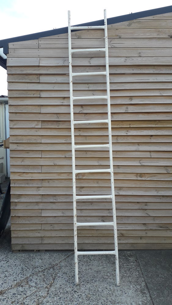 Ancienne �chelle � barreaux en m�tal. 12 Flers-en-Escrebieux (59)