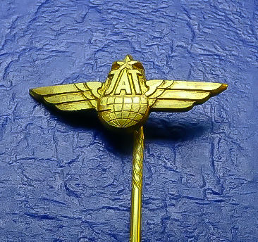 Ancienne �pinglette des ann�es 1960. 10 Montargis (45)