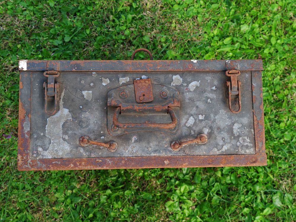 Ancienne grande boite en m�tal 60 La Tremblade (17)