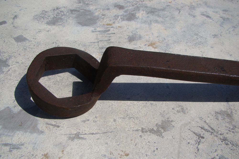 Ancienne grande cl� � 6 pans contre-coud�e  55 mm 30 Gargenville (78)