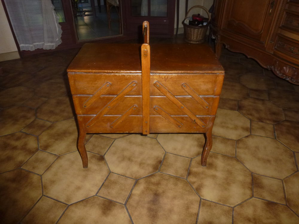 ANCIENNE GRANDE TRAVAILLEUSE COUTURE EN CHENE MASSIF 20 Chaumont (52)