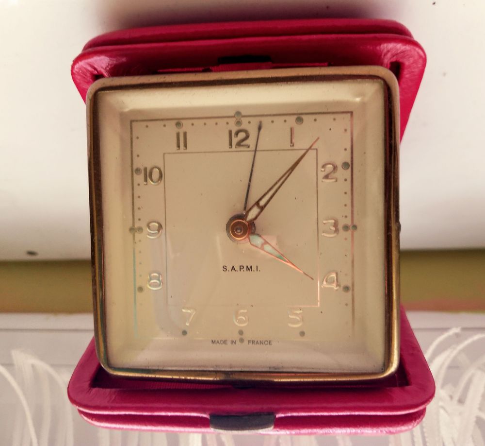 Ancienne horloge m�canique S.A.P.M.I  made en France 30 Parthenay (79)