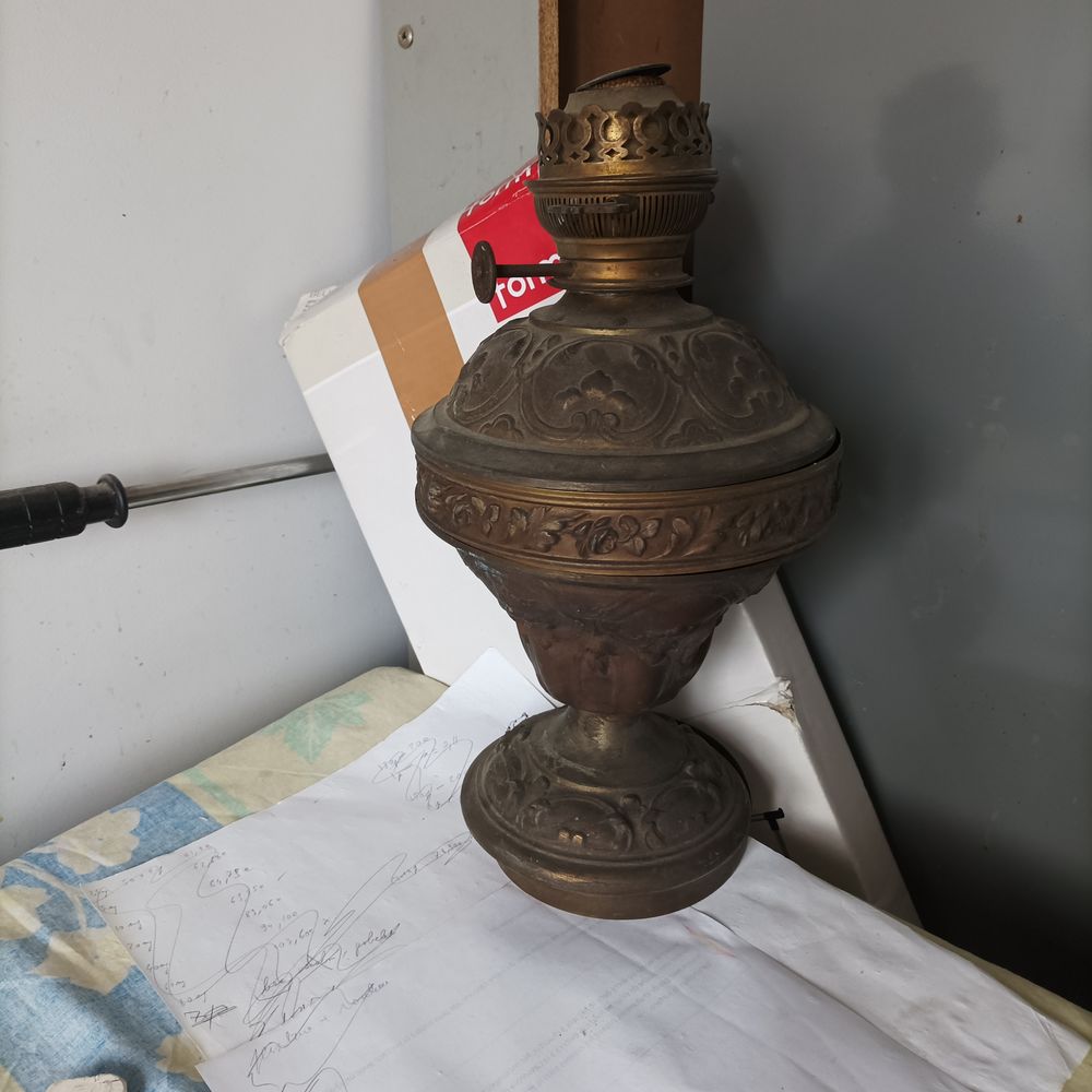 Ancienne lampe � huile 30 Neuilly-sur-Seine (92)