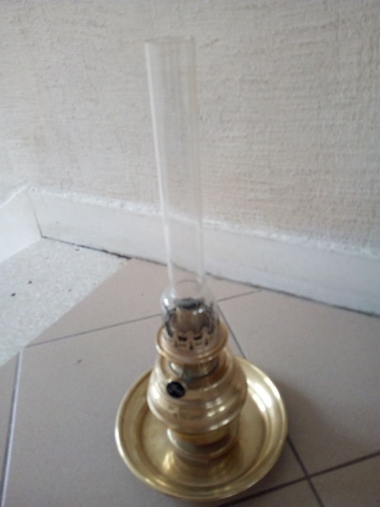 Ancienne lampe � p�trole en laiton 15 Savigny-sur-Orge (91)