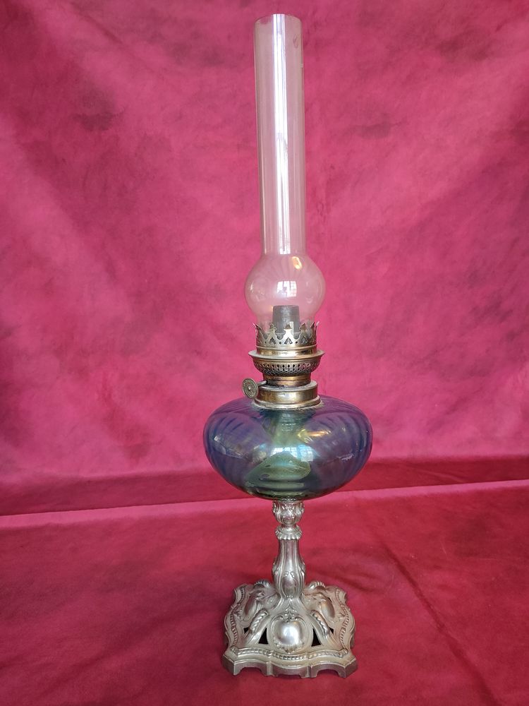 Ancienne lampe � p�trole hauteur 56 cm ( n�3) 60 Avermes (03)