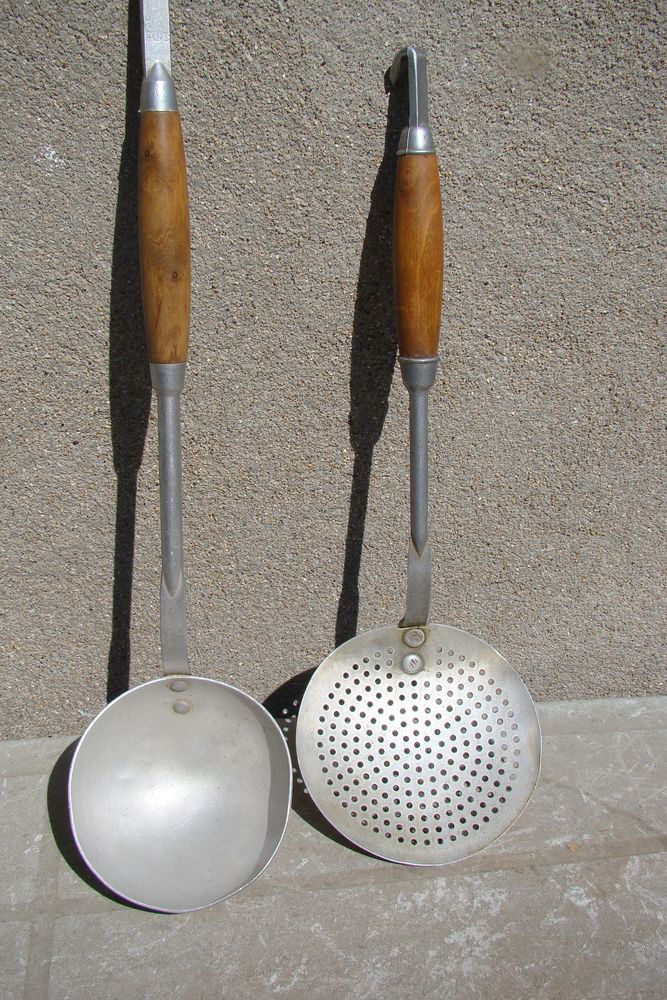 Ancienne louche et �cumoire - ann�es 1940
20 Gargenville (78)