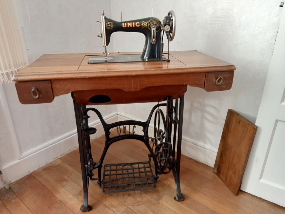  ancienne machine � coudre de marque UNIC tr�s bon �tat 60 Nevers (58)