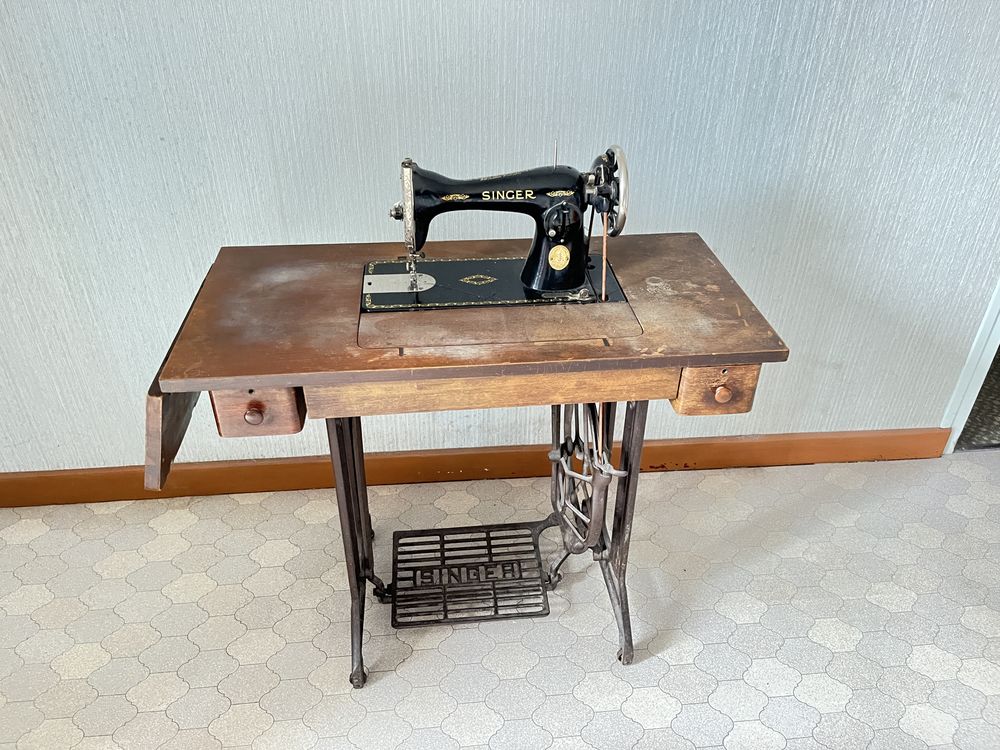 Ancienne machine � coudre Singer 
Tarif negociable 150 Montagny (73)