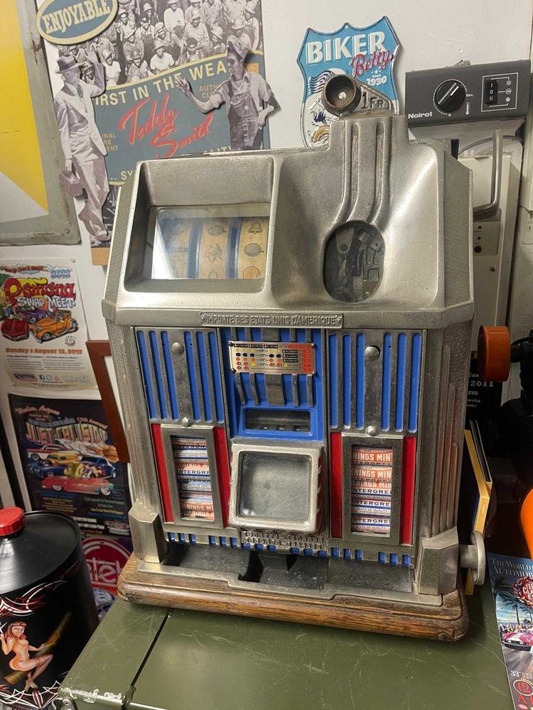 Ancienne machine �  sous  JENNINGS DUCHESS   1500 Acy-en-Multien (60)