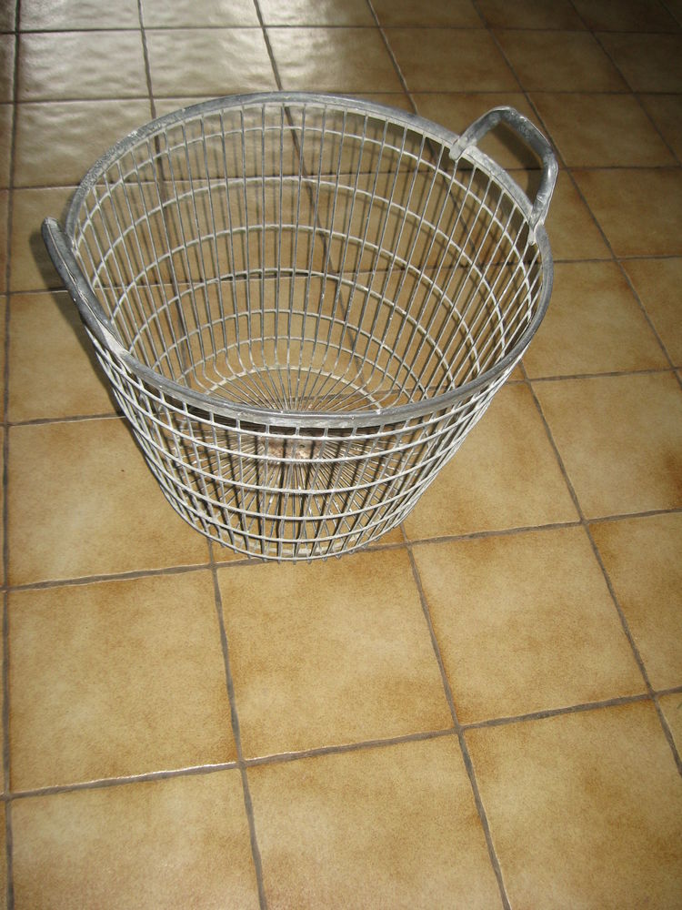 ancienne manne � pommes de terre en m�tal 30 Racquinghem (62)