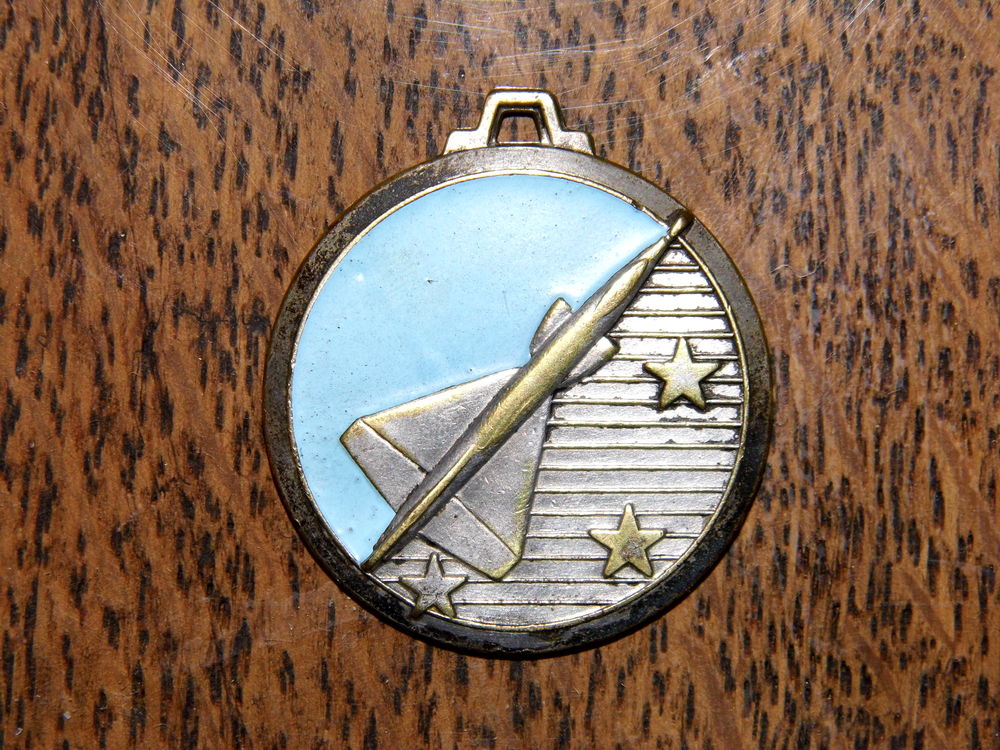 Ancienne M�daille Porte cle BASE AERIENNE COLMAR AIR Aviation avion militaire m�daille 10 Dunkerque (59)