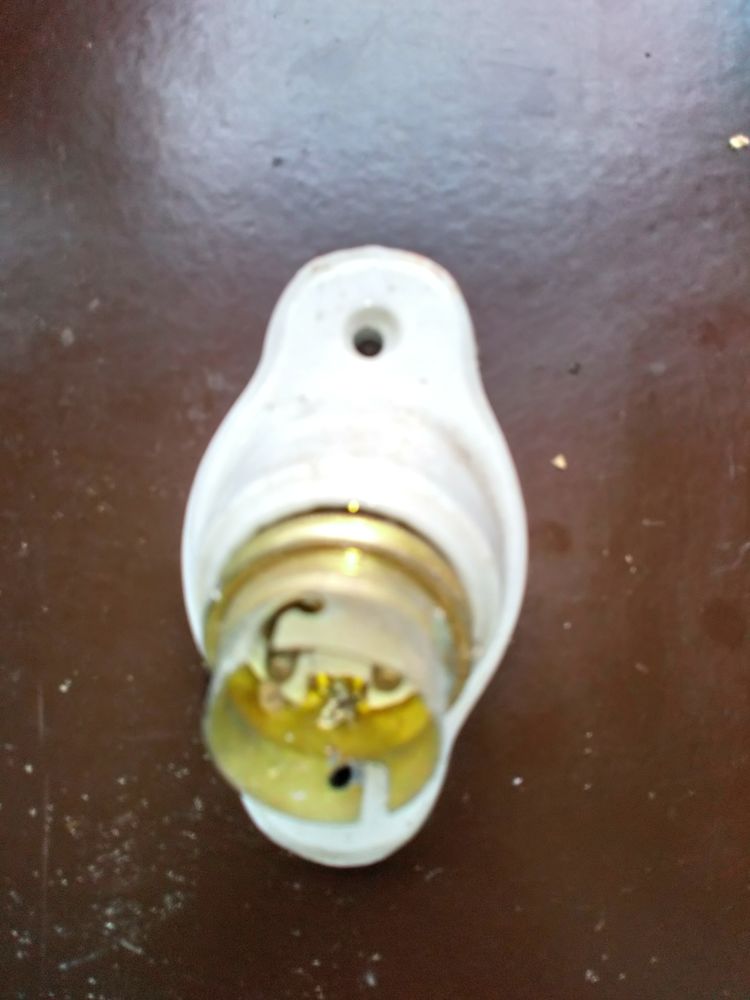 ancienne petit plafonnier ou applique murale douille ba�onne 0 Battrans (70)