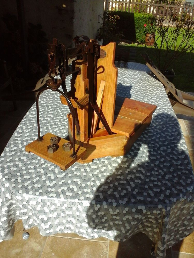 Ancienne petite balance � grains 75 Montbazon (37)