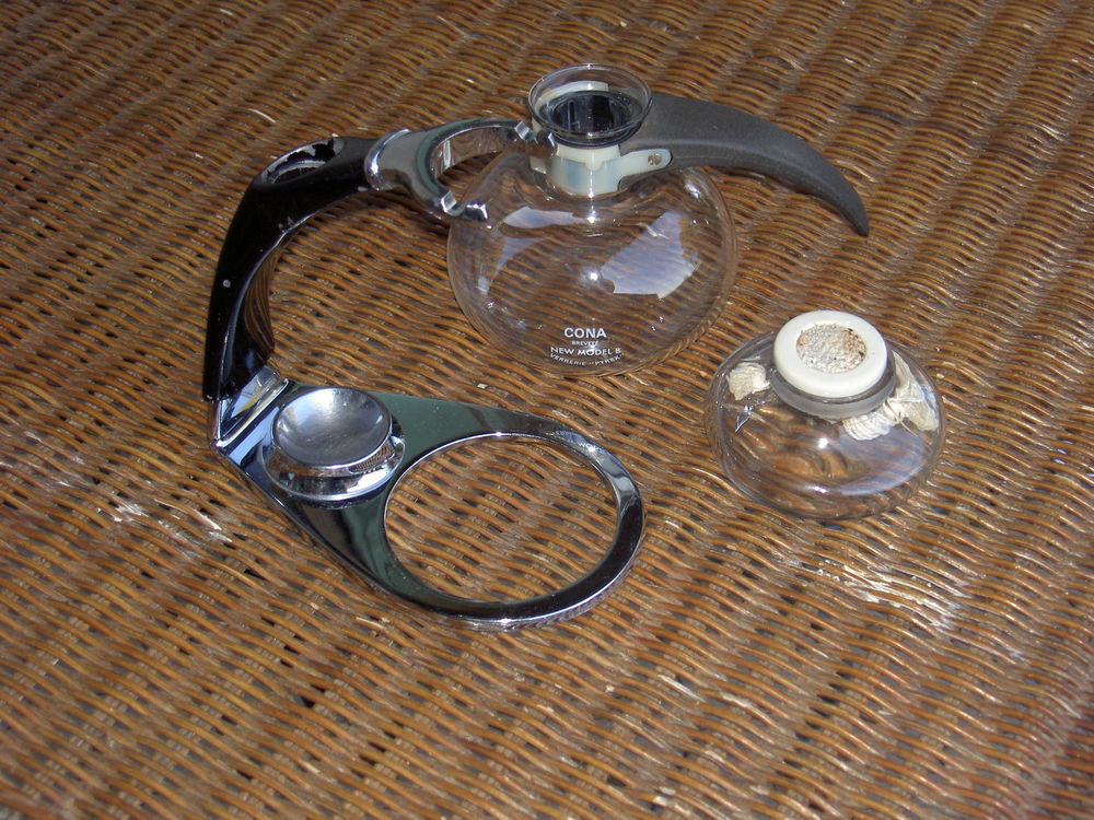 ANCIENNE PETITE CAFETI�RE A D�PRESSION  DE LA MARQUE CONA 25 Uz�s (30)