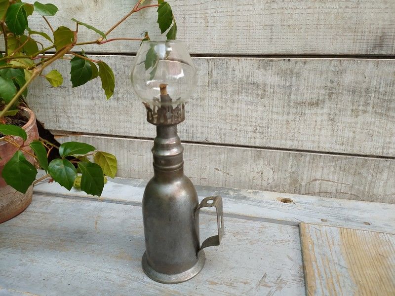 Ancienne Petite Lampe � P�trole Briquet sans Soudure
25 Loches (37)
