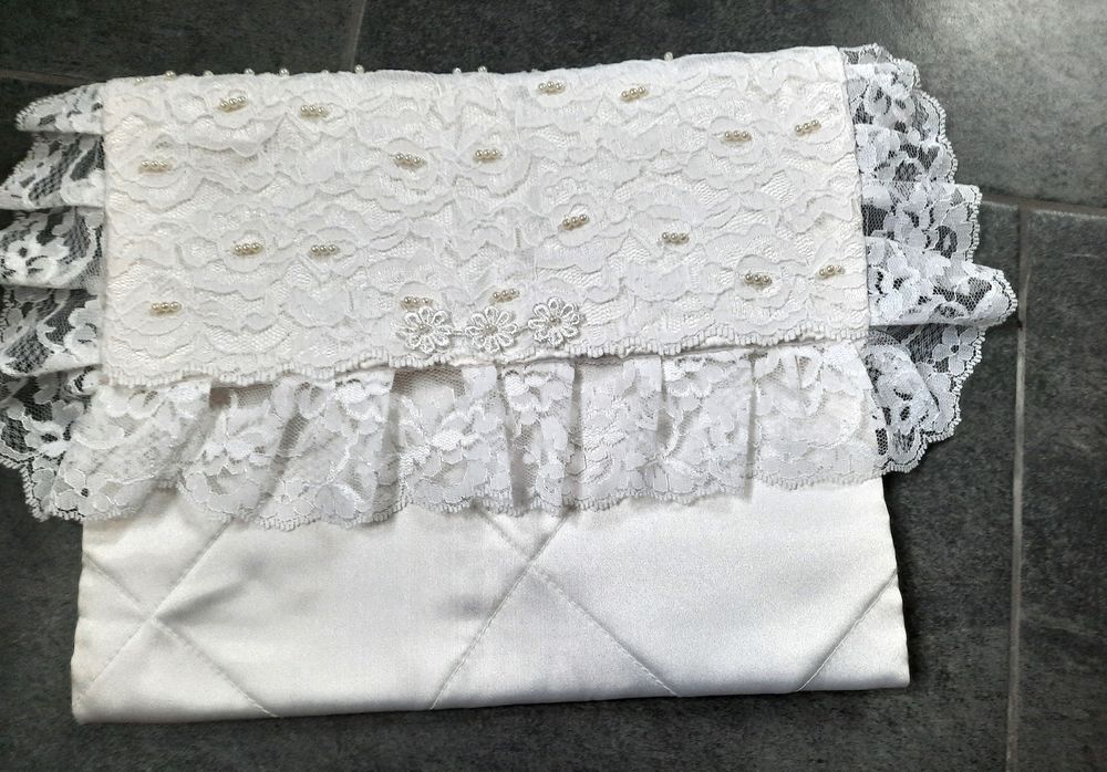 Ancienne pochette sac trousse blanche satin et perles 12 Domart-en-Ponthieu (80)